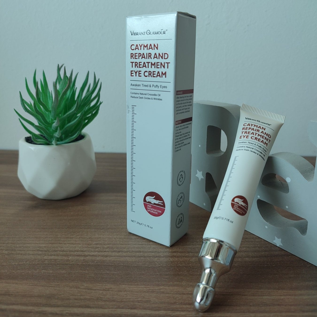 Crema pentru conturul ochilor: efect de lifting în 2 minute